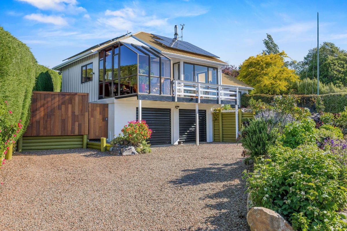 126 Marine Drive, Diamond Harbour, Lyttelton - Carousel 1