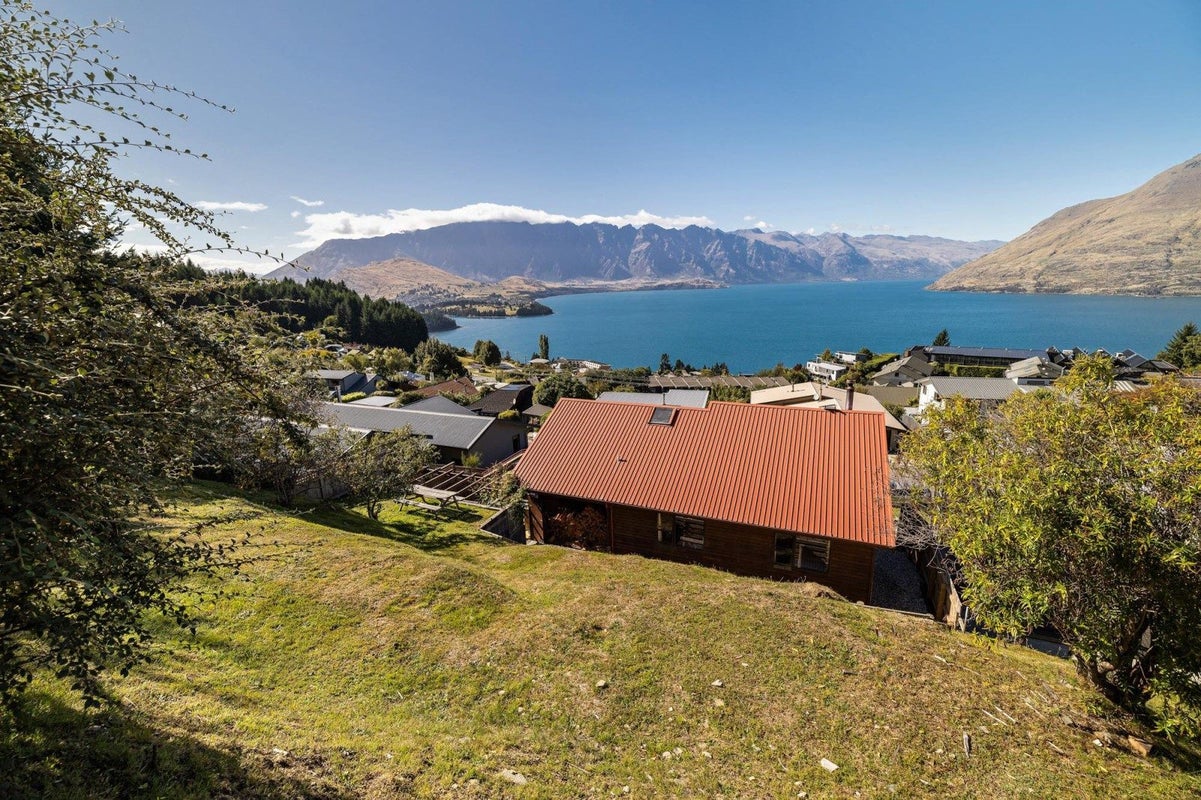 48 Wynyard Crescent, Fernhill, Queenstown - Carousel 2