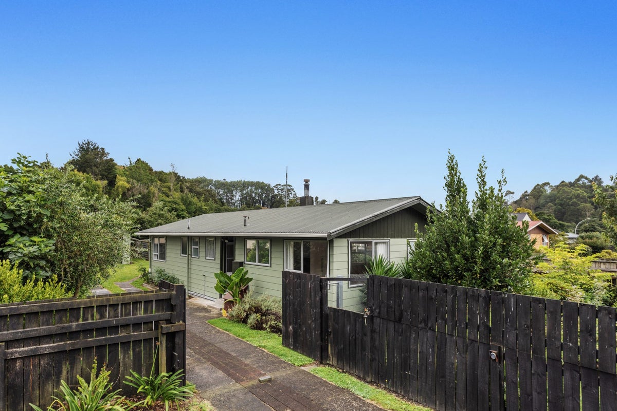 11 Ballantrae, Kawerau, Kawerau - Carousel 1