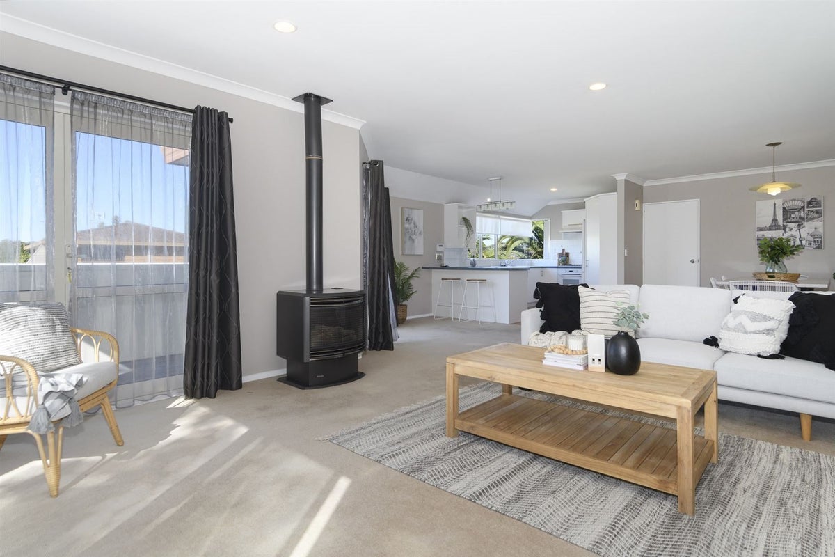 2 Strange Grove, Matua, Tauranga - Carousel 1