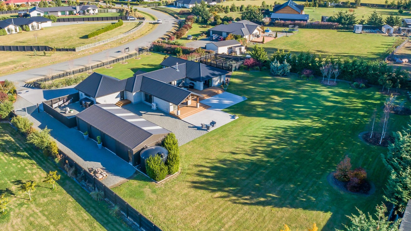 29 Braeburn Crescent , Swannanoa, Mandeville North - Carousel 23