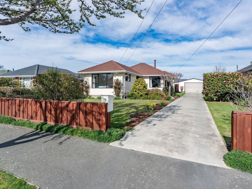 15 Vardon Crescent, Shirley, Christchurch - Carousel 1