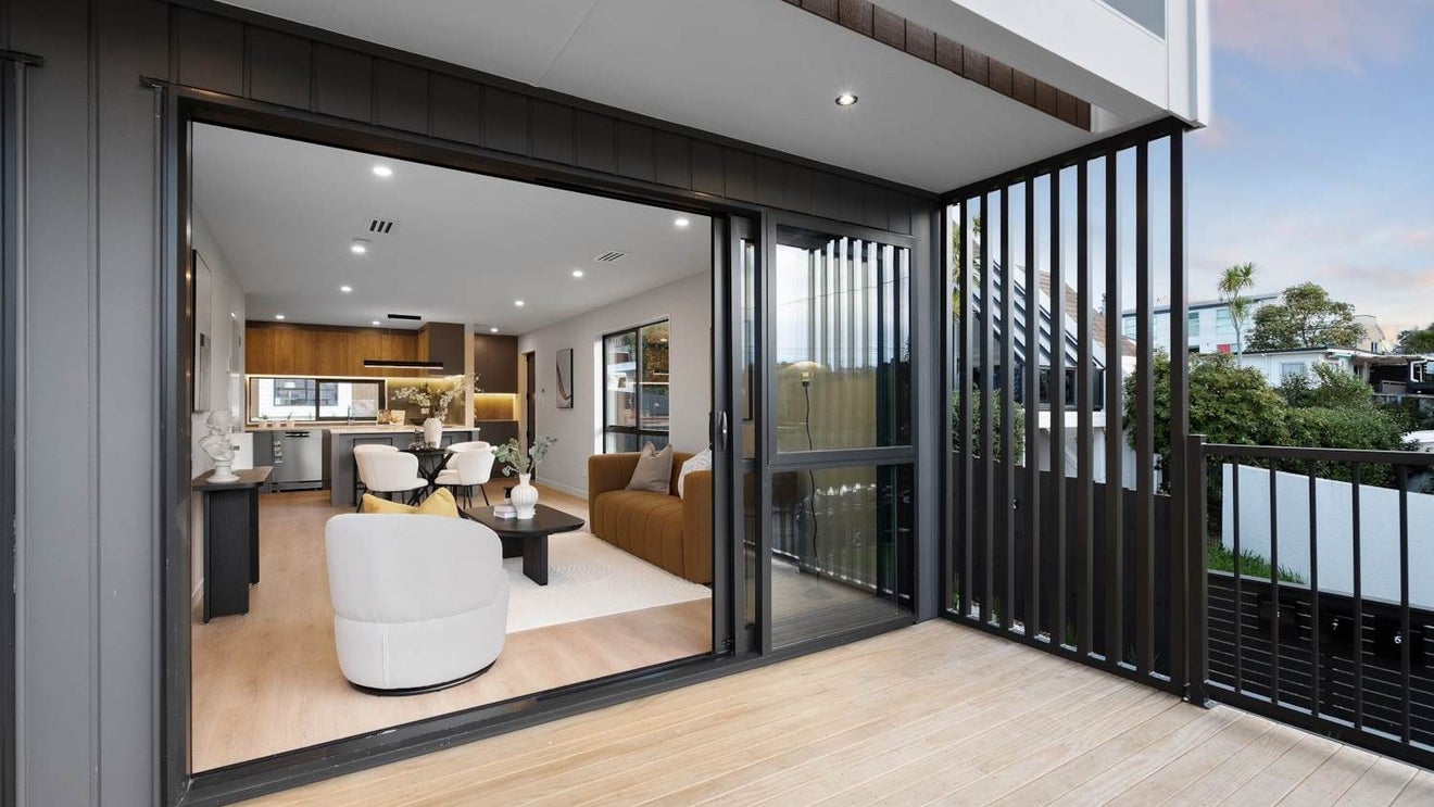 2/32 Beulah Avenue, Rothesay Bay, Auckland - Carousel 1