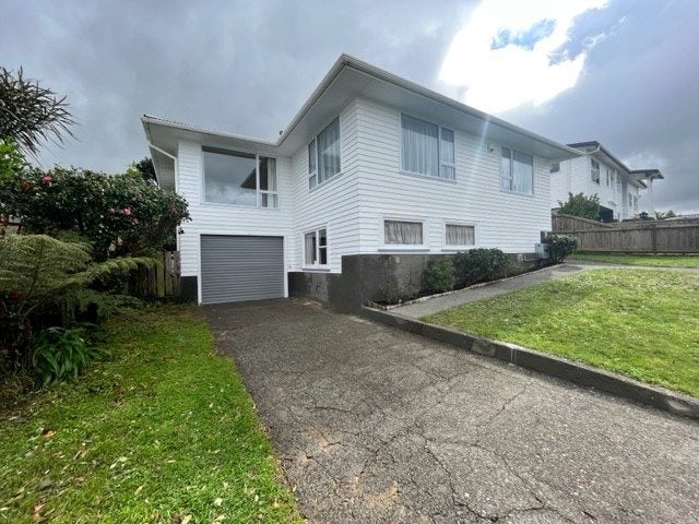 21 Maple Grove, Maungaraki, Lower Hutt - Carousel 1