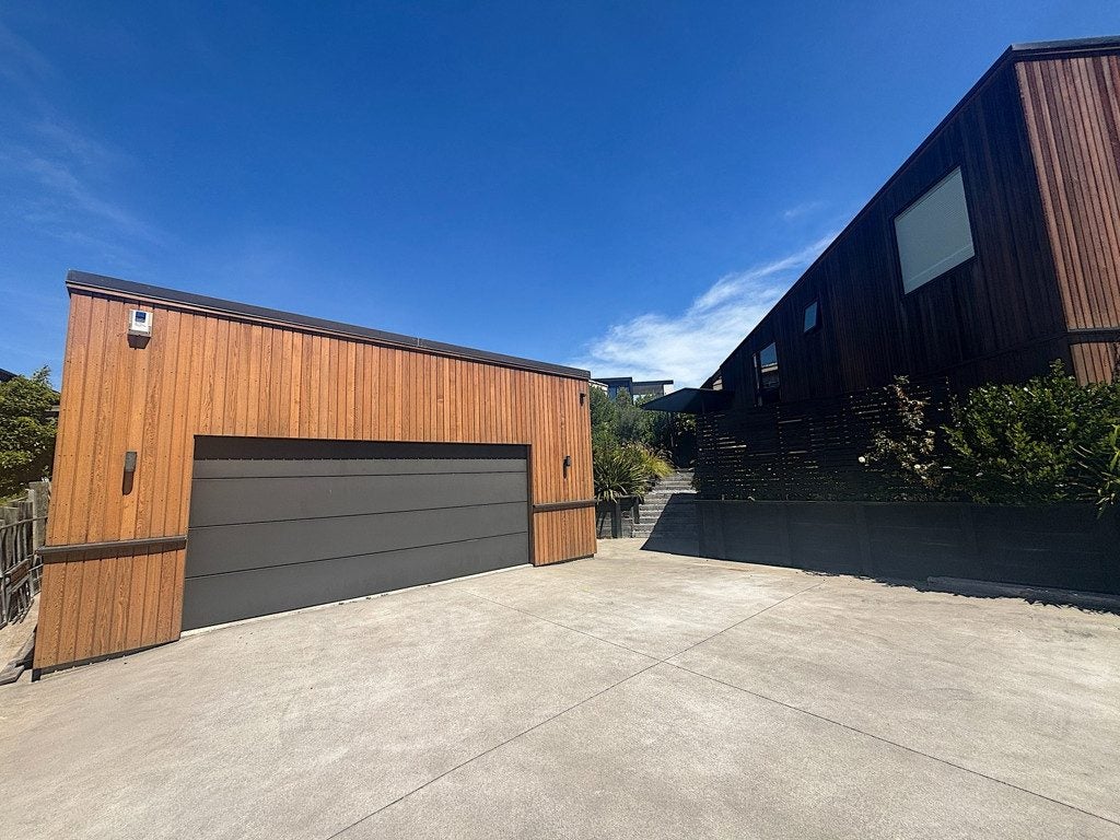10 Dove Grove, Westmorland, Christchurch - Carousel 2