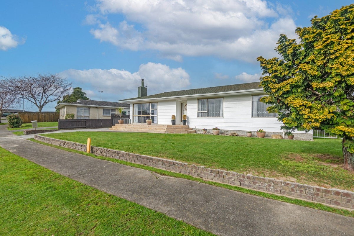124 Benmore Avenue, Cloverlea, Palmerston North - Carousel 2