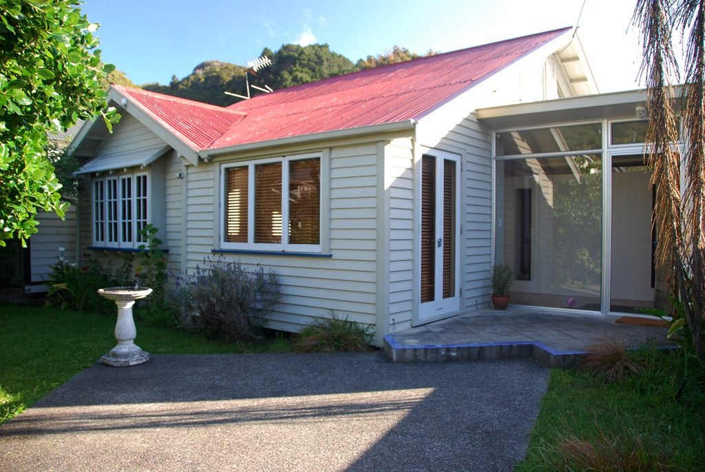 2 Matipo Street, Eastbourne, Lower Hutt - Carousel 1