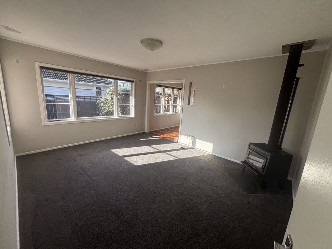7 Rixon Place, Te Atatu Peninsula, Auckland - Carousel 2