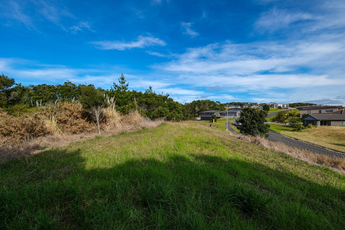 22 Dudley Crescent, Cable Bay, Cable Bay - Carousel 2