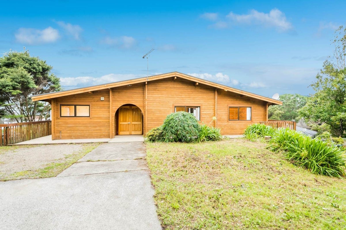 627 East Coast Road, Browns Bay, Auckland - Carousel 1
