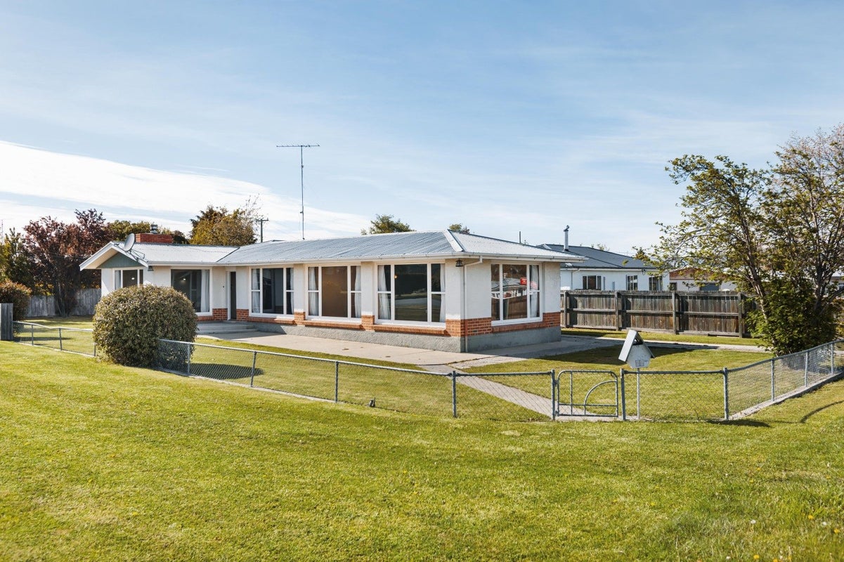22 Northland Street, Ranfurly, Ranfurly - Carousel 1