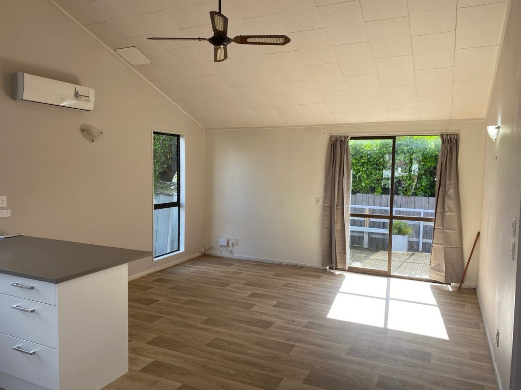 1/40 Neil Avenue, Te Atatu Peninsula, Auckland - Carousel 1