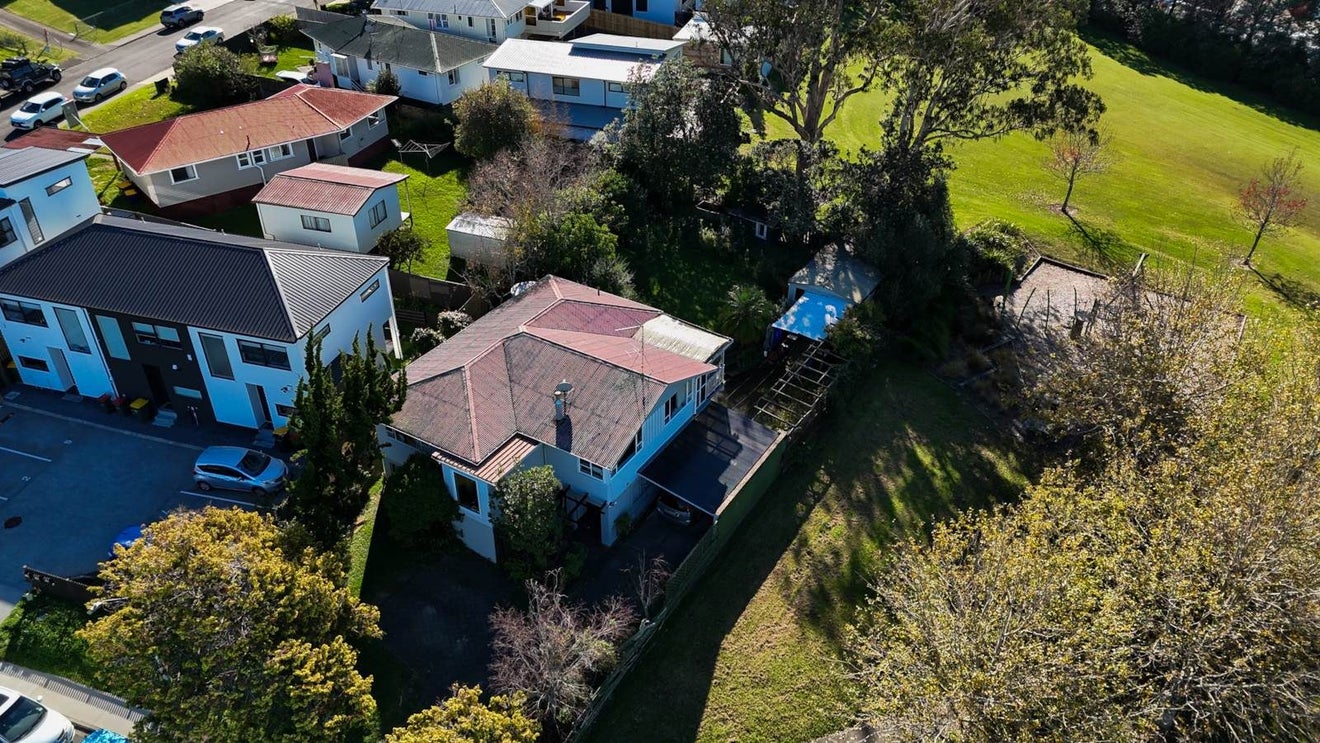 13 Locket Road, Glenfield, Auckland - Carousel 2