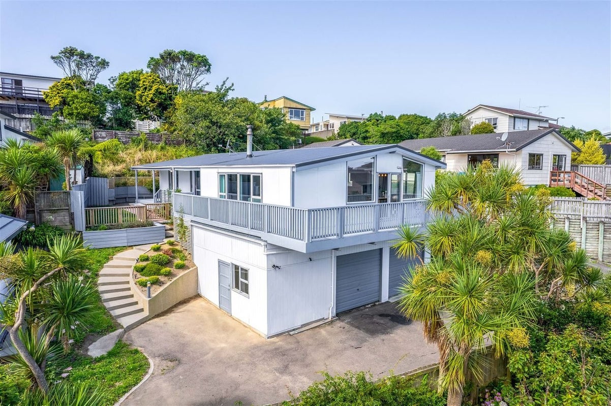 8 Tatum Way, Johnsonville, Wellington - Carousel 1
