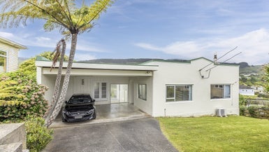 5 Te Reinga View, Tawa, Wellington - Carousel 1