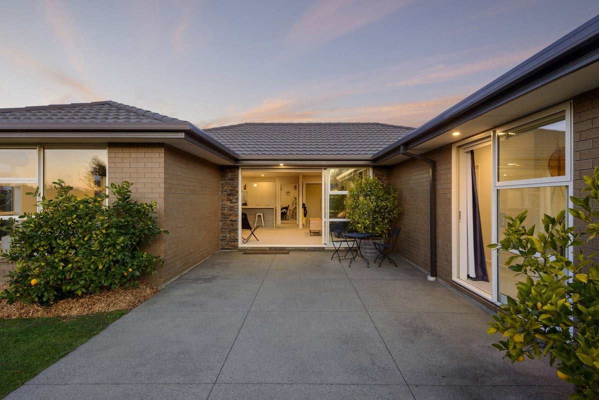 14 Kilkivan Lane, Broomfield, Christchurch - Carousel 2