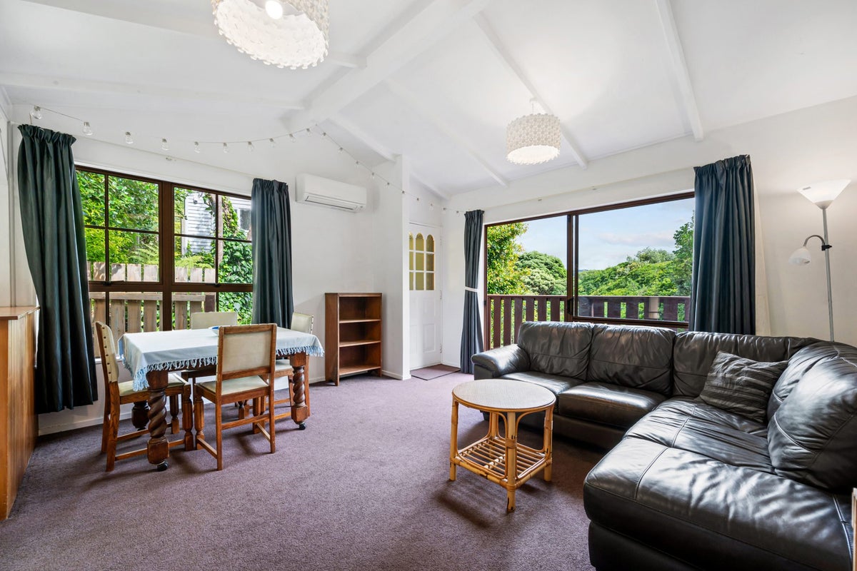26A Liffey Crescent, Island Bay, Wellington - Carousel 1