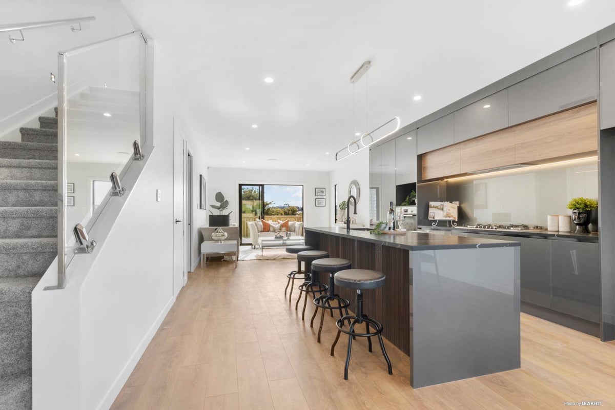 14 Frontier Lane, Flat Bush, Auckland - Carousel 2