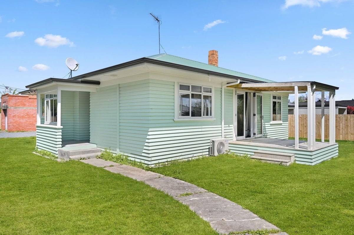 111 Galloway Street, Hamilton East, Hamilton - Carousel 1