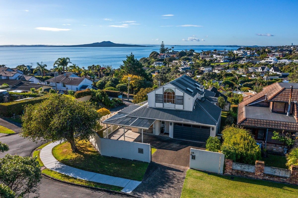 1/102 Churchill Road, Rothesay Bay, Auckland - Carousel 1