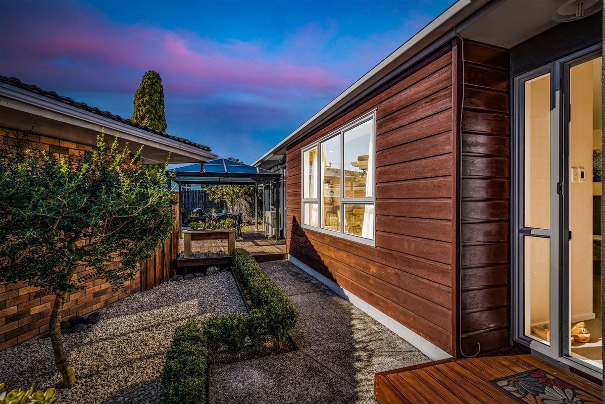 8B Rathgar Road, Henderson, Auckland - Carousel 1