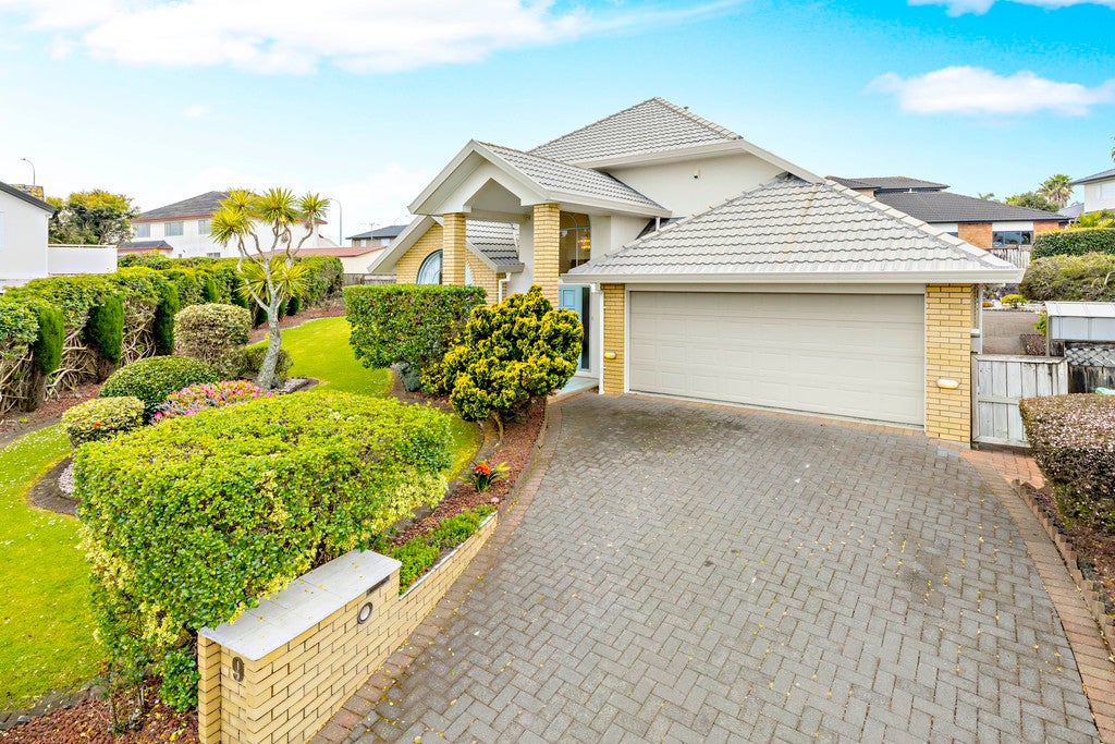 9 Delray Place, Shamrock Park, Auckland - Carousel 2