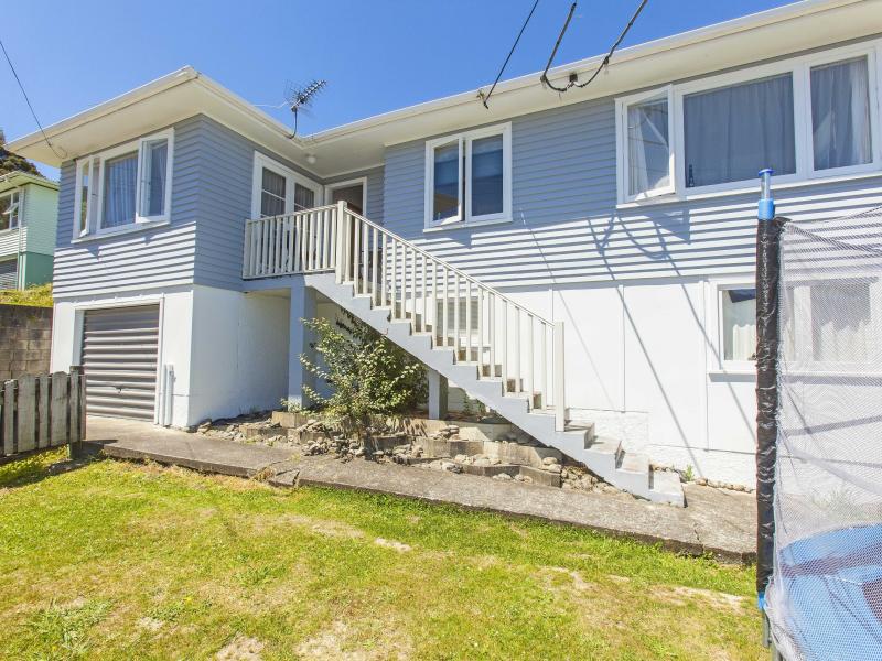 22 Manor Drive, Stokes Valley, Lower Hutt - Carousel 1