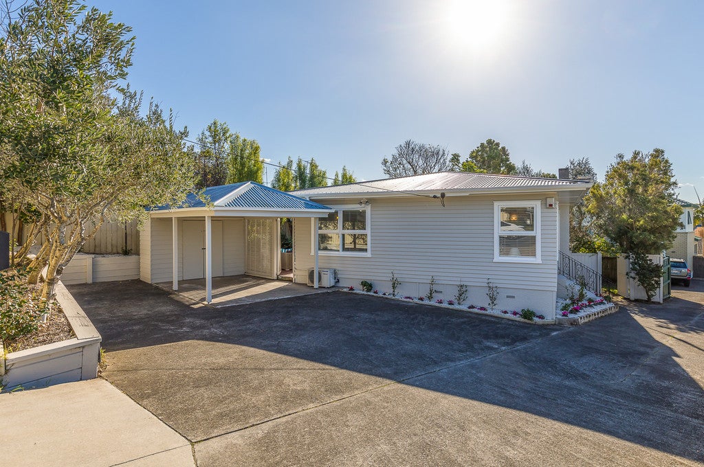 21 Raleigh Road, Northcote, Auckland - Carousel 1