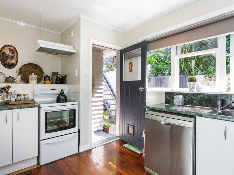 16 Spencer Road, Hospital Hill, Napier - Carousel 2