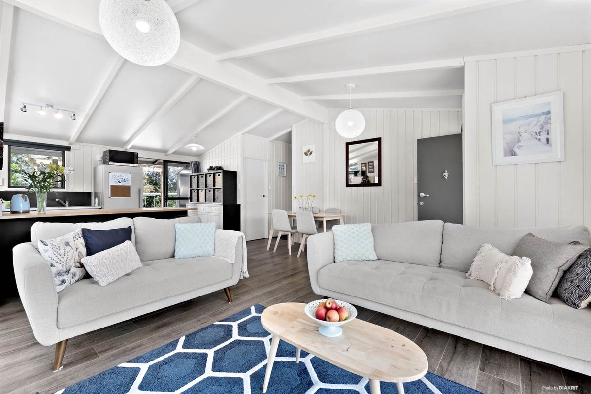 5 Fourth View Avenue, Beachlands, Auckland - Carousel 2