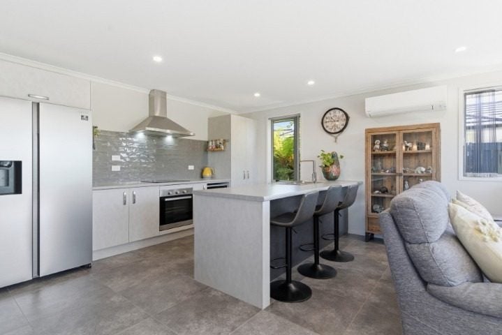 1 Hanlow Place, Pyes Pa, Tauranga - Carousel 2