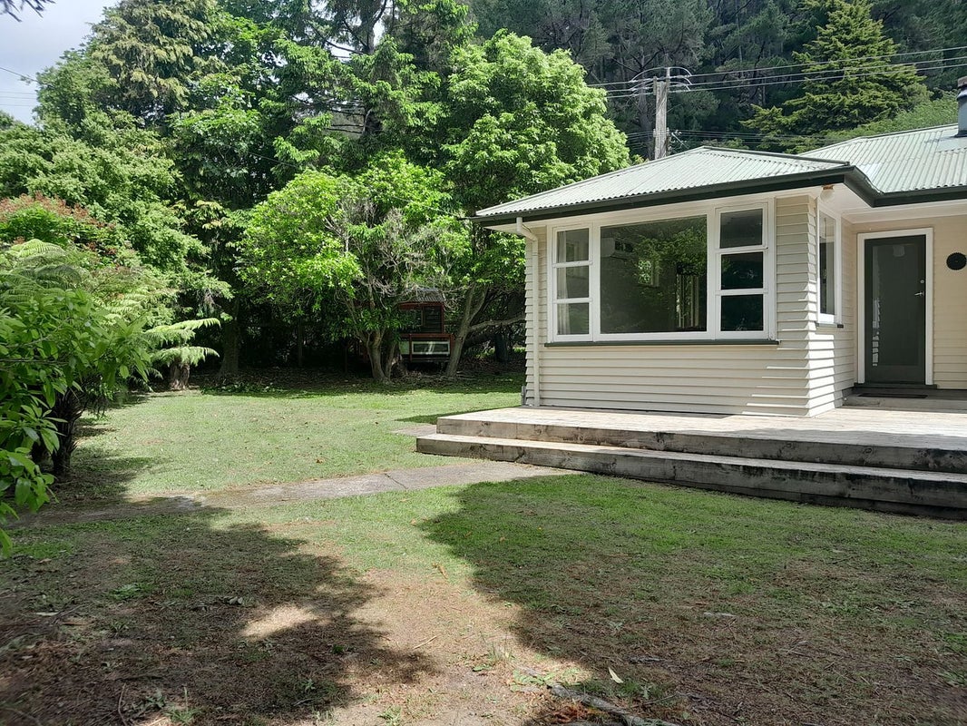 92 Pinehaven Road, Pinehaven, Upper Hutt - Carousel 2