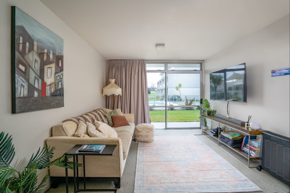 300 Lake Terrace, Two Mile Bay, Taupo - Carousel 2