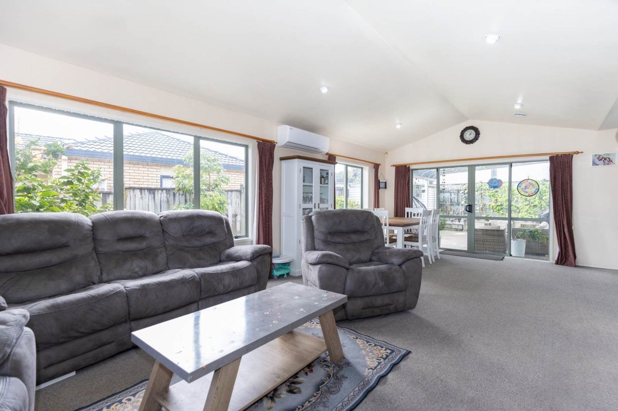 61 Sheriff Place, Randwick Park, Auckland - Carousel 2