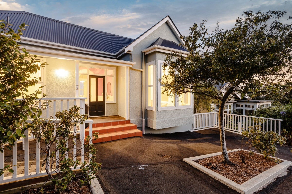 4 Granville Terrace, Belleknowes, Dunedin - Carousel 1