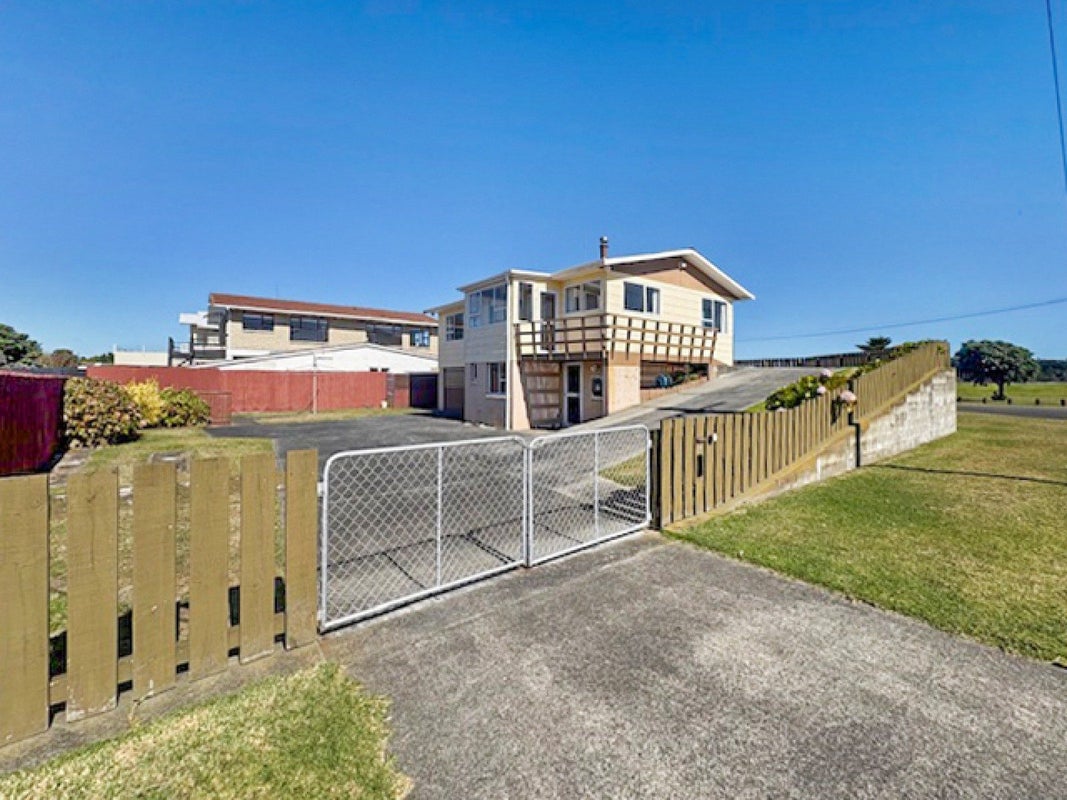 34 Linklater Avenue, Foxton Beach, Foxton - Carousel 2