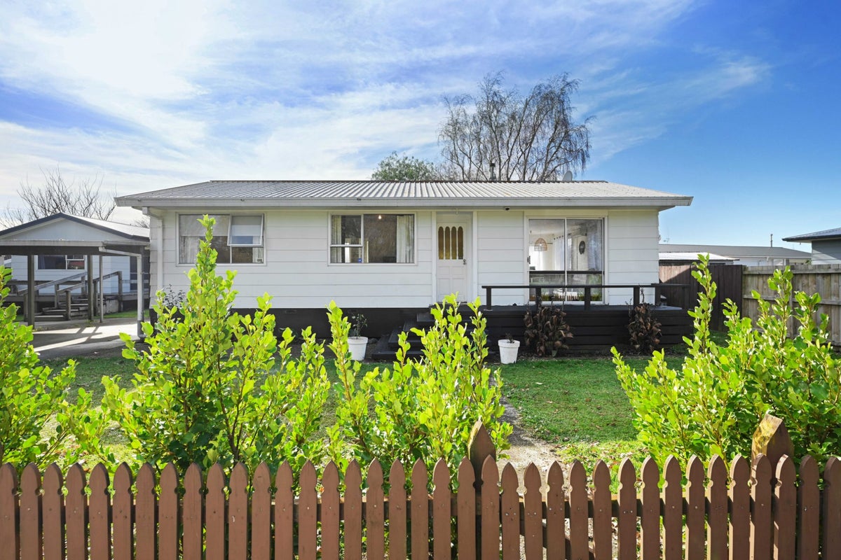392 Kahikatea Drive, Dinsdale, Hamilton - Carousel 1