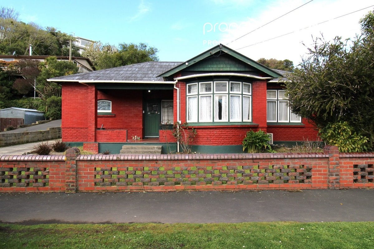 36 Somerville Street, Andersons Bay, Dunedin - Carousel 1