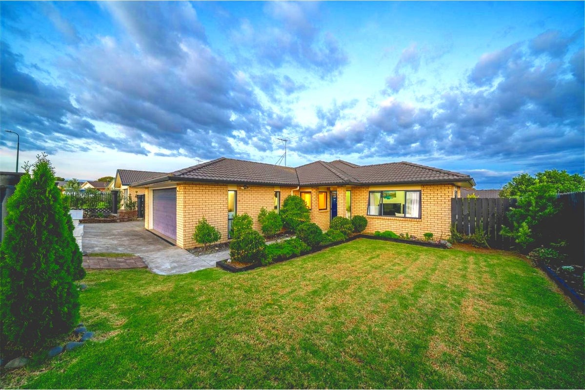 45 Nicholas Gibbons Drive, Clendon Park, Auckland - Carousel 1
