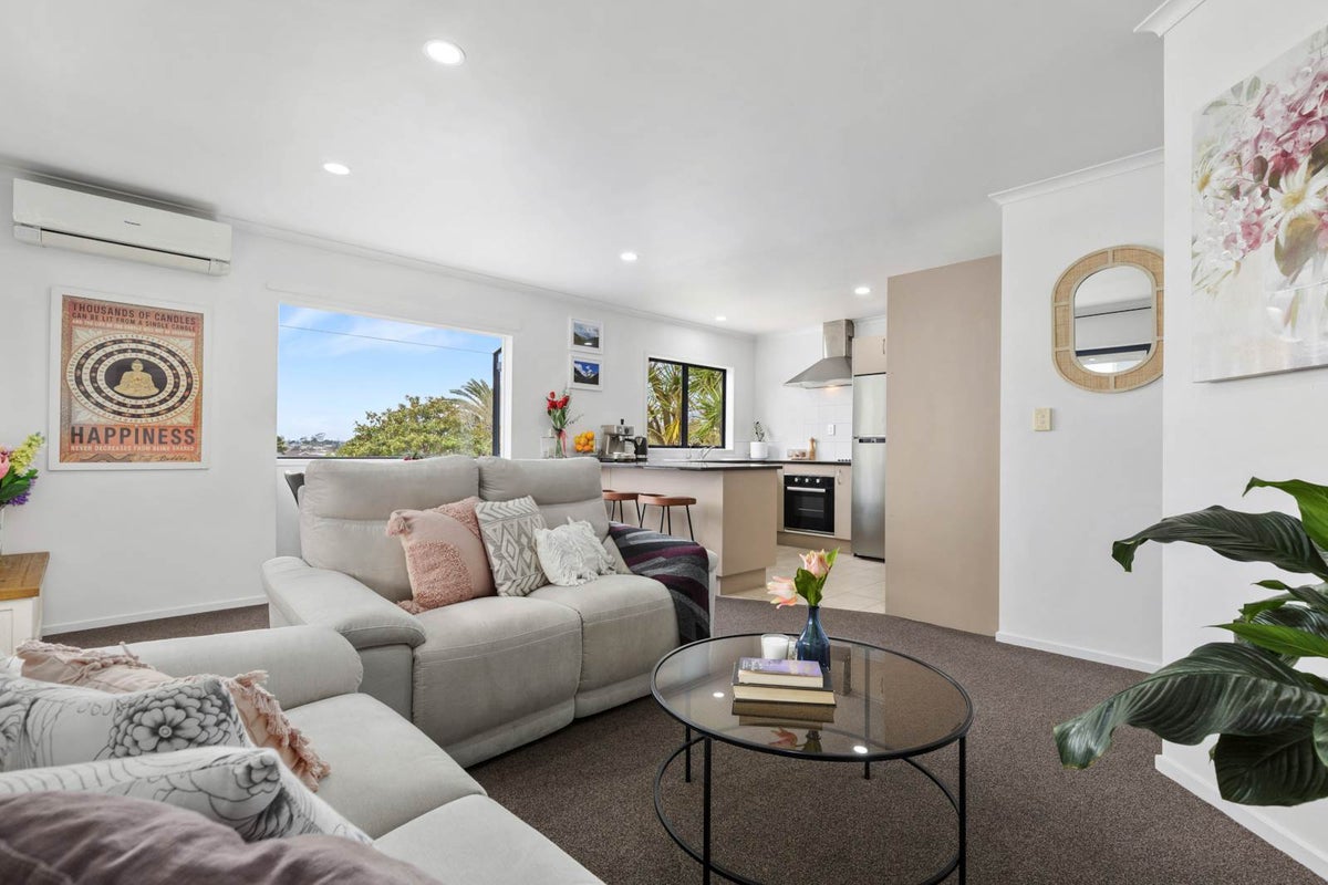 37A Botany Road, Botany Downs, Auckland - Carousel 2