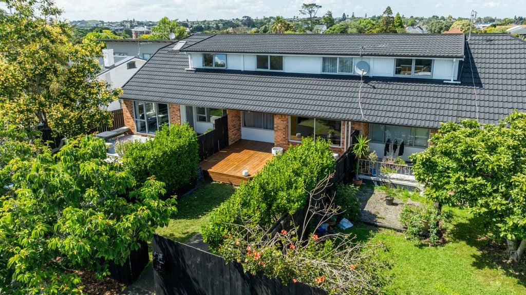 2/5 Powell Street, Avondale, Auckland - Carousel 2