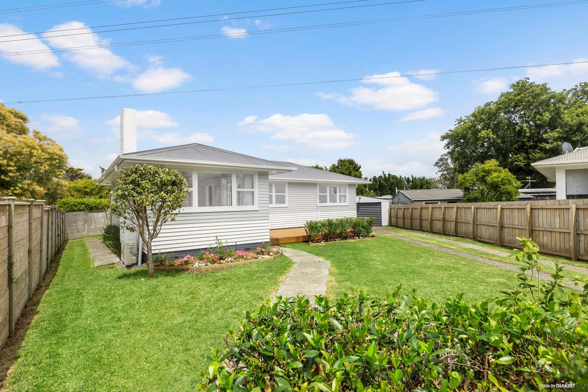14 Burnsall Place, Avondale, Auckland - Carousel 2