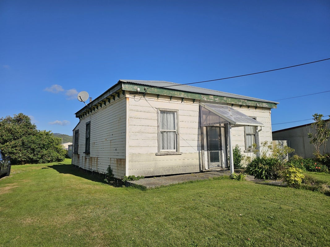 23 Doyle Street, Blaketown, Greymouth - Carousel 1
