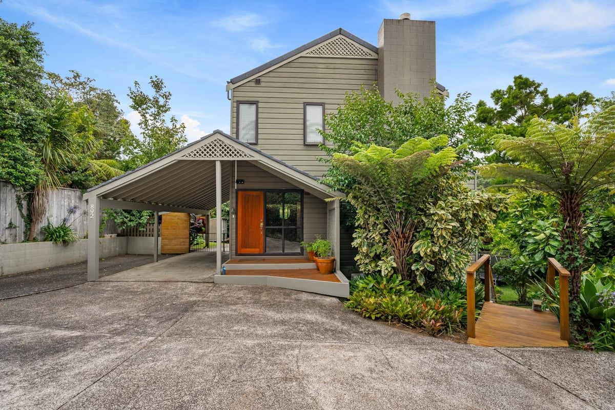 892 Beach Road, Waiake, Auckland - Carousel 1