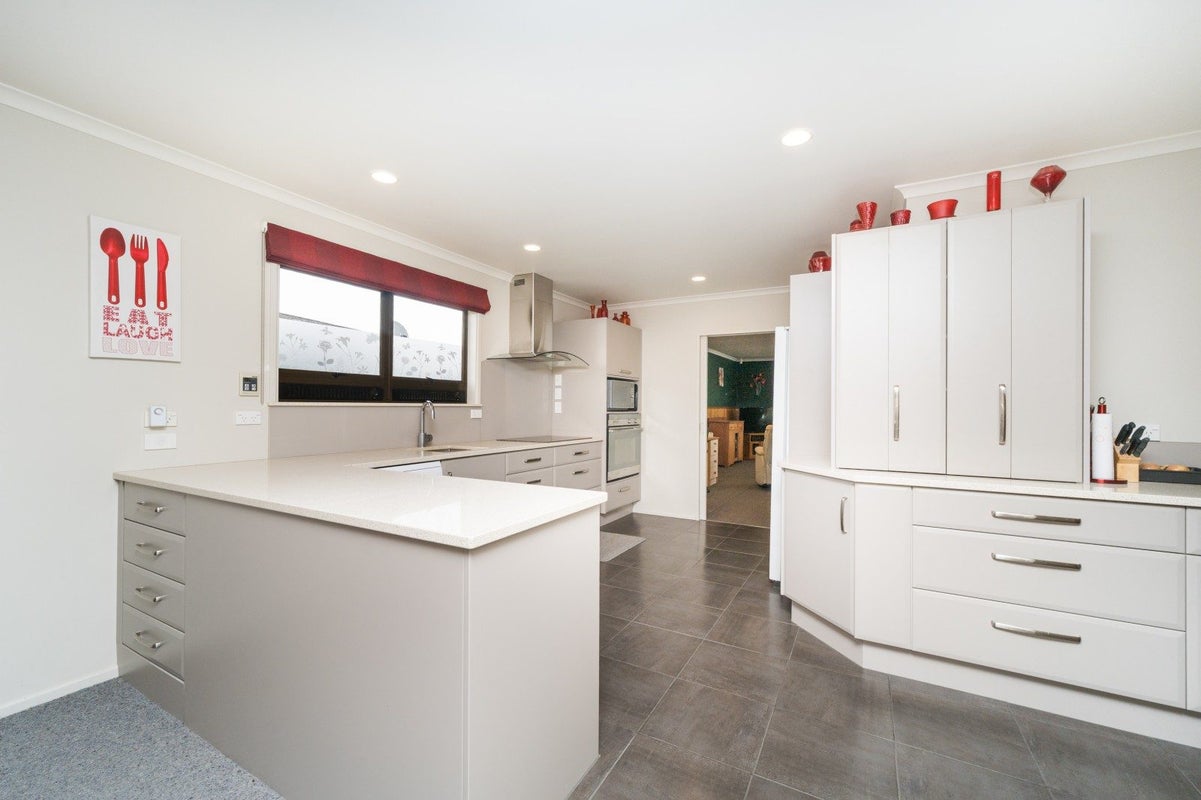 24 Anakiwa Street, Kelvin Grove, Palmerston North, Manawatu / Whanganui - Carousel 2
