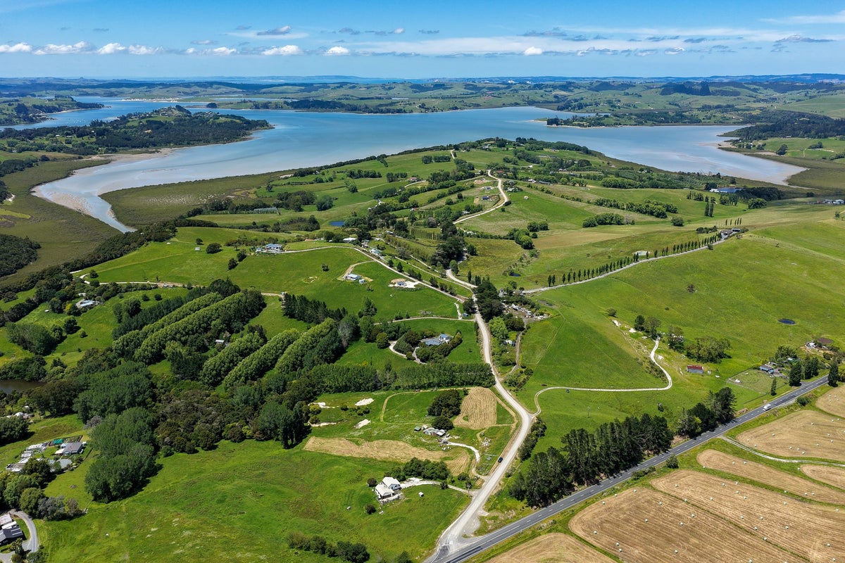 9 Petley Road, Paparoa - Carousel 1