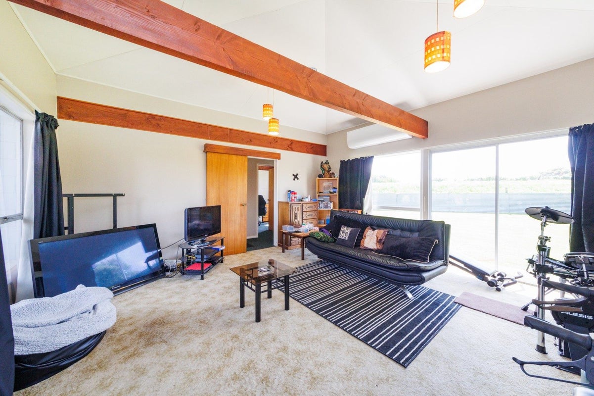 9 Hollows Crescent, Takaro, Palmerston North, Manawatu / Whanganui - Carousel 2