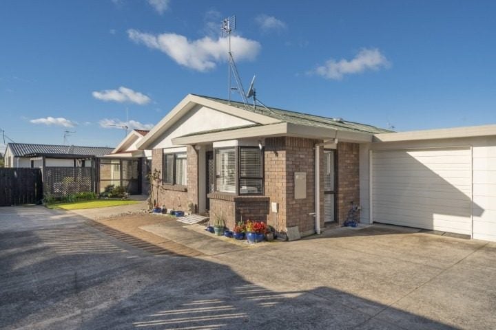 81B Chadwick Road, Greerton, Tauranga - Carousel 1