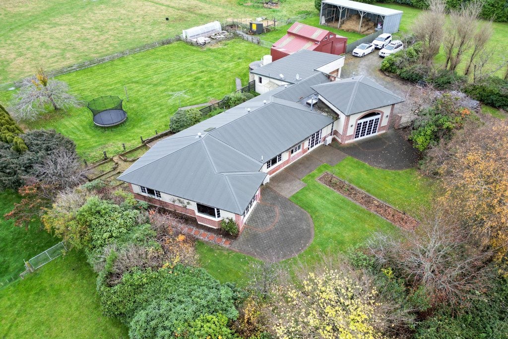 198 Fairweather Road, Mill Road - Carousel 1