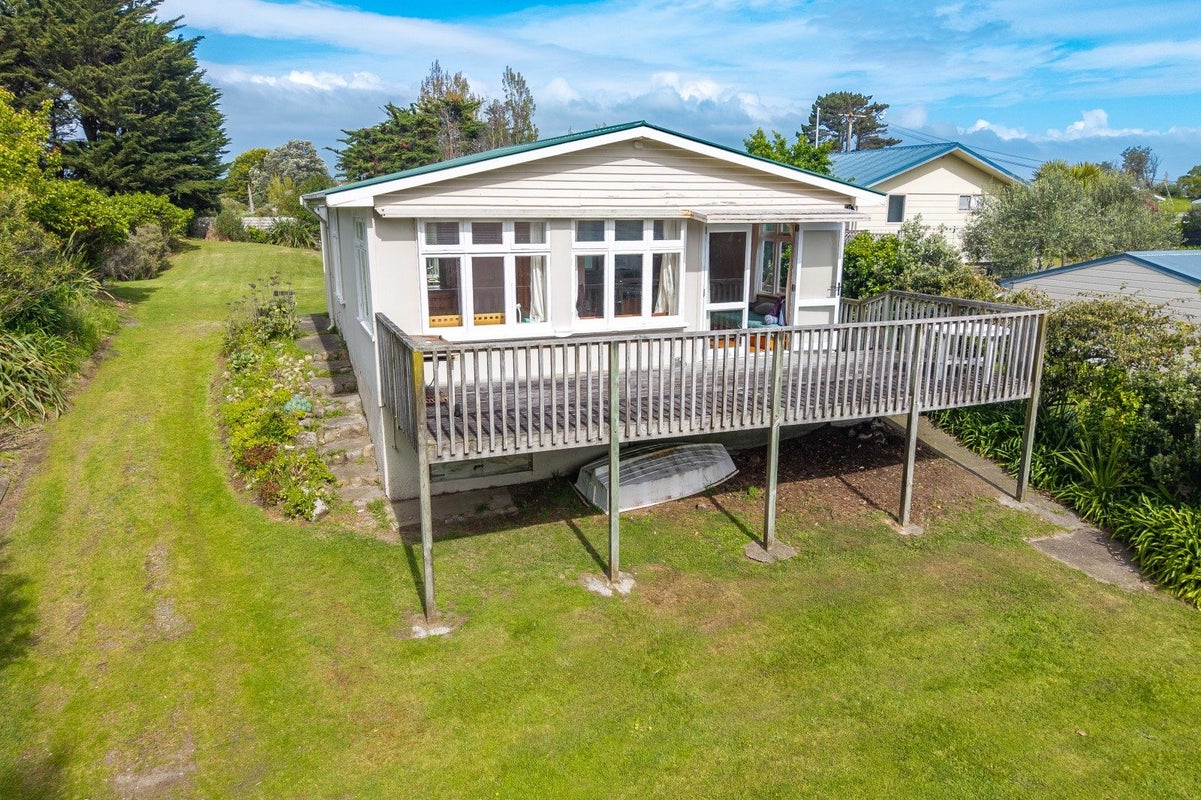 15 Drake Street, Waikawa Beach, Manakau - Carousel 1